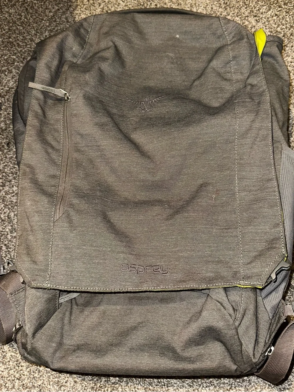 OSPREY Men's Gray Backpack with Yellow Accents